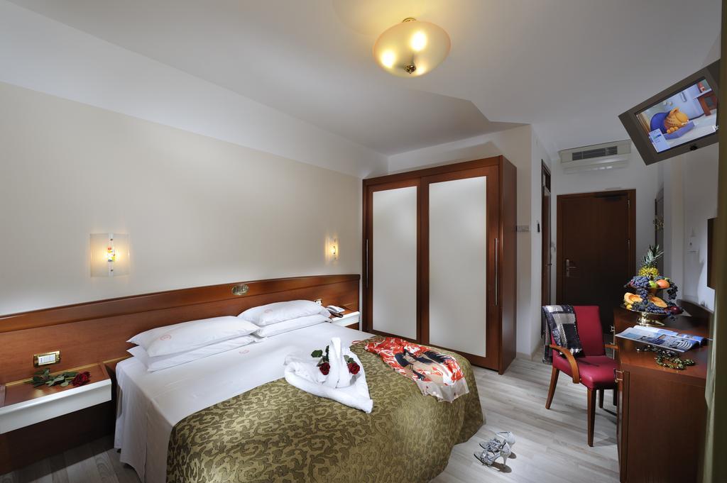 Hotel Eden Bibione Rum bild